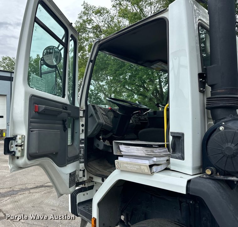 image for item DP8421 2007 Sterling  SC-8000 street sweeper truck