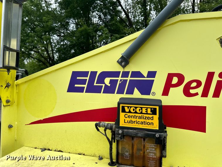 image for item DP8422 2004 Elgin  Pellican Series P street sweeper 