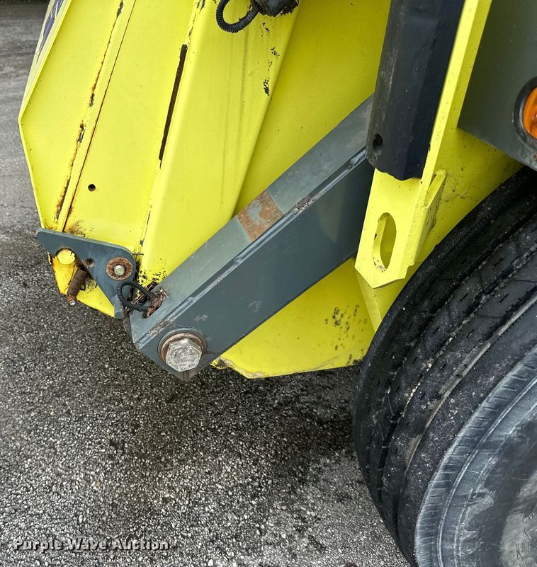 image for item DP8422 2004 Elgin  Pellican Series P street sweeper 