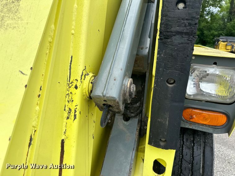 image for item DP8422 2004 Elgin  Pellican Series P street sweeper 