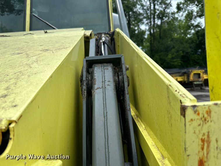 image for item DP8422 2004 Elgin  Pellican Series P street sweeper 