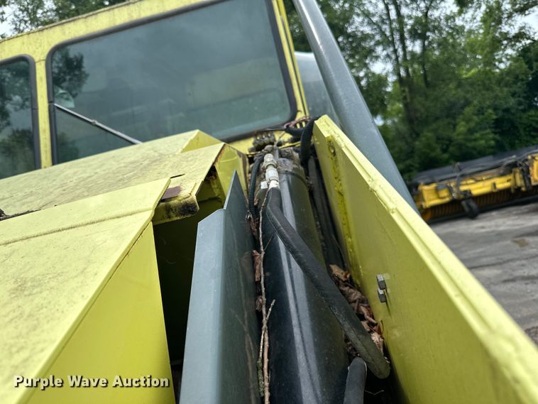 image for item DP8422 2004 Elgin  Pellican Series P street sweeper 