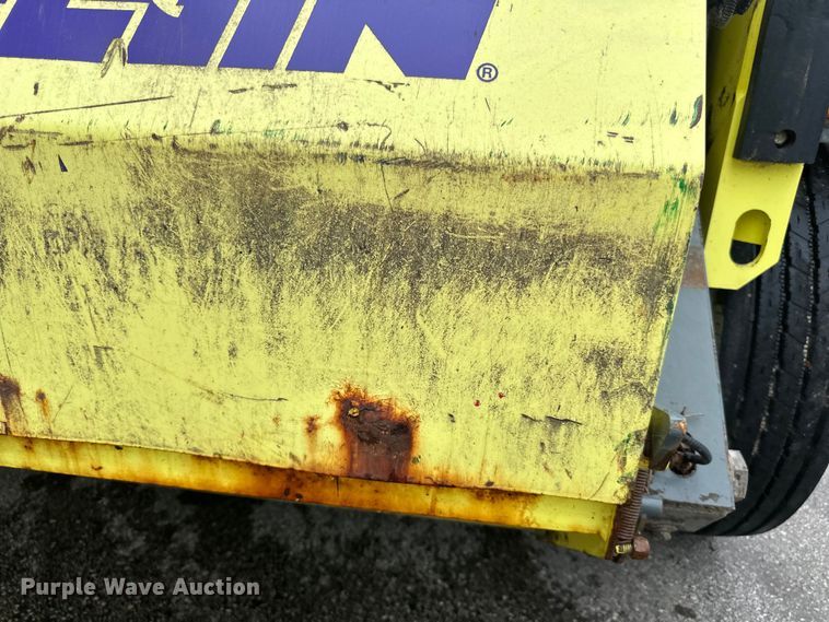 image for item DP8422 2004 Elgin  Pellican Series P street sweeper 