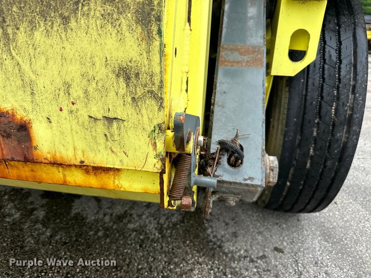 image for item DP8422 2004 Elgin  Pellican Series P street sweeper 