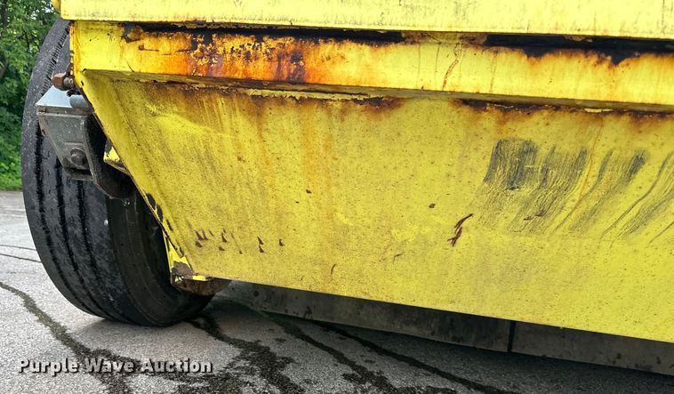 image for item DP8422 2004 Elgin  Pellican Series P street sweeper 