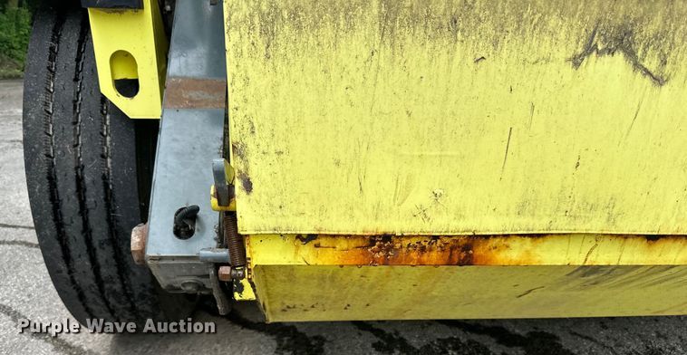 image for item DP8422 2004 Elgin  Pellican Series P street sweeper 