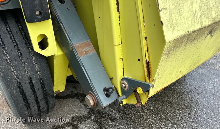 image for item DP8422 2004 Elgin  Pellican Series P street sweeper 