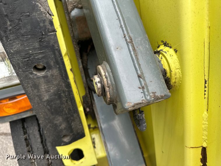 image for item DP8422 2004 Elgin  Pellican Series P street sweeper 