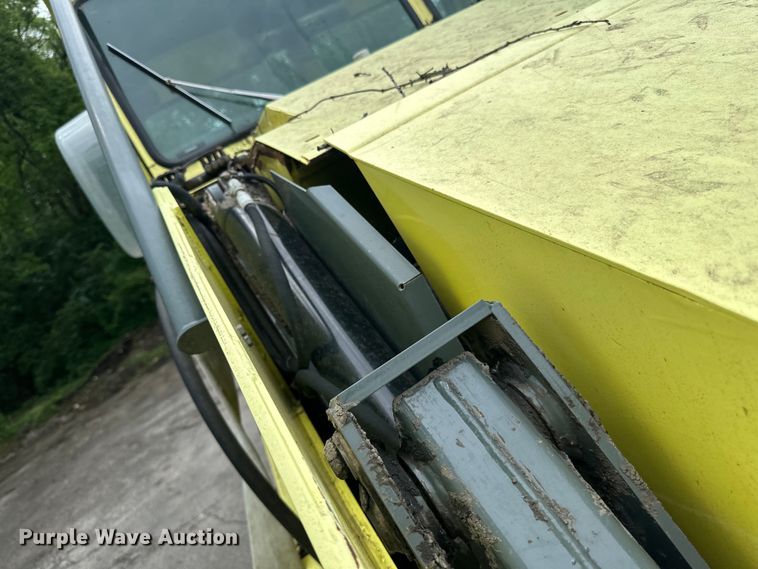 image for item DP8422 2004 Elgin  Pellican Series P street sweeper 