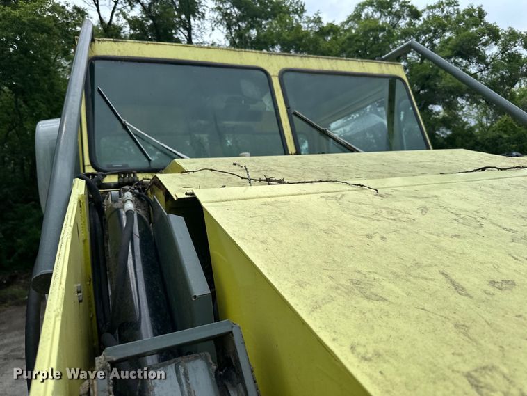 image for item DP8422 2004 Elgin  Pellican Series P street sweeper 