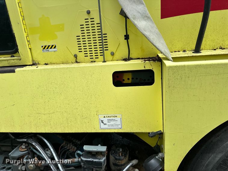 image for item DP8422 2004 Elgin  Pellican Series P street sweeper 