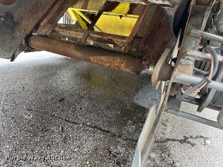 image for item DP8422 2004 Elgin  Pellican Series P street sweeper 