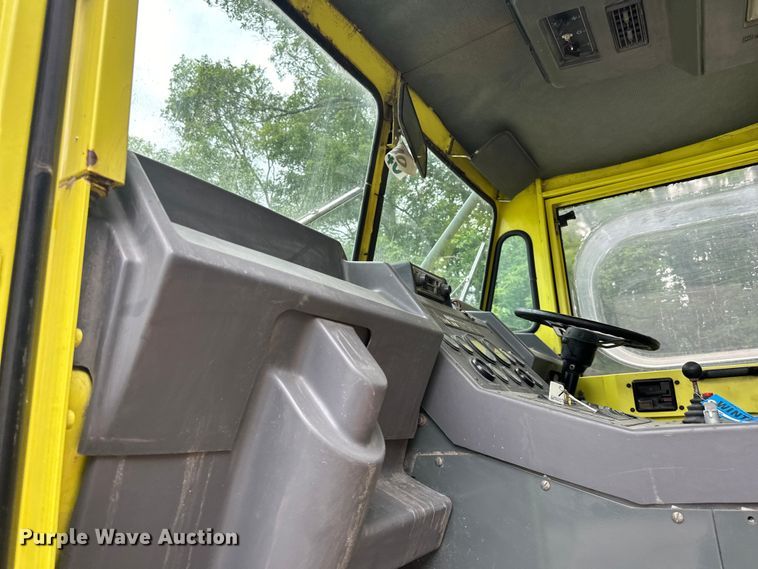 image for item DP8422 2004 Elgin  Pellican Series P street sweeper 