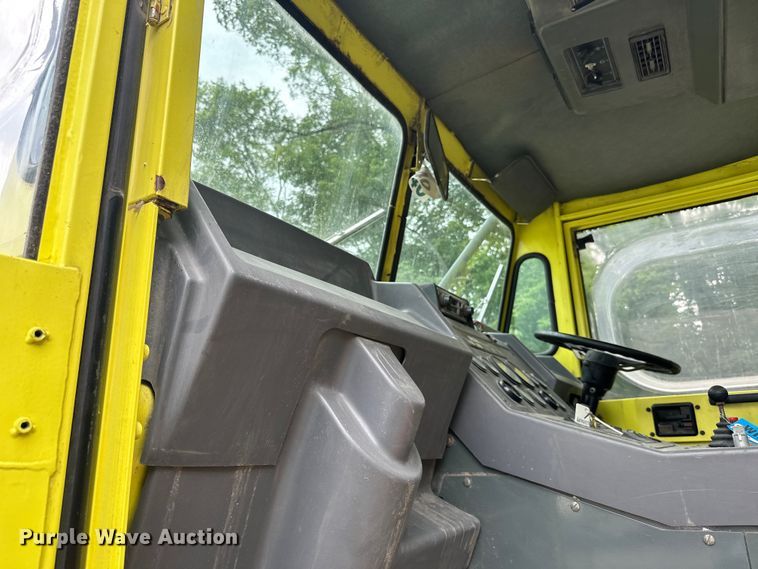 image for item DP8422 2004 Elgin  Pellican Series P street sweeper 