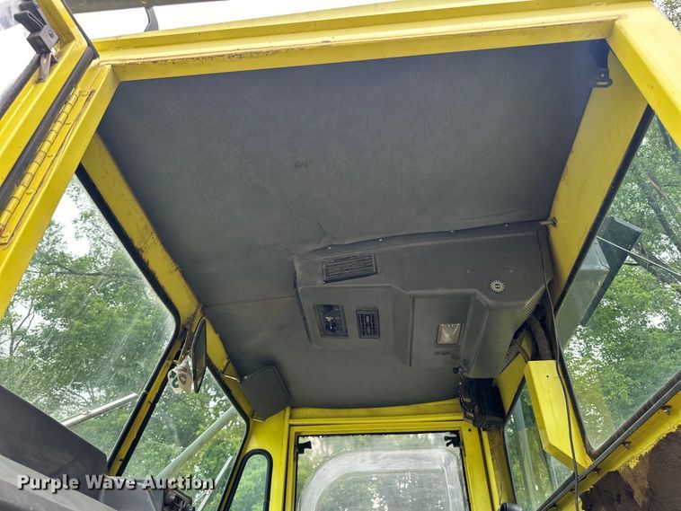 image for item DP8422 2004 Elgin  Pellican Series P street sweeper 