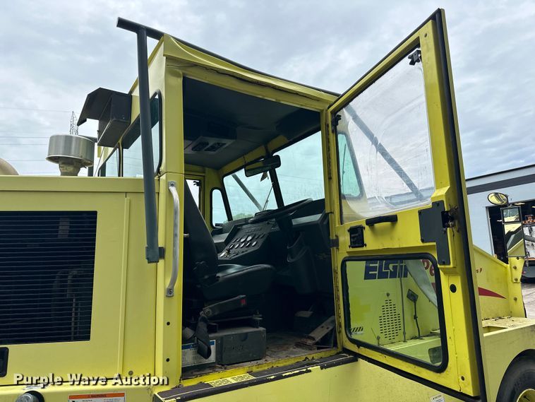 image for item DP8422 2004 Elgin  Pellican Series P street sweeper 