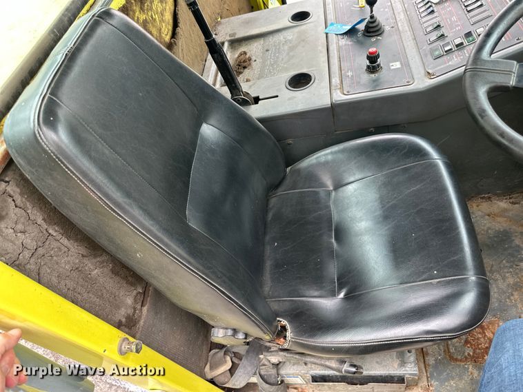 image for item DP8422 2004 Elgin  Pellican Series P street sweeper 