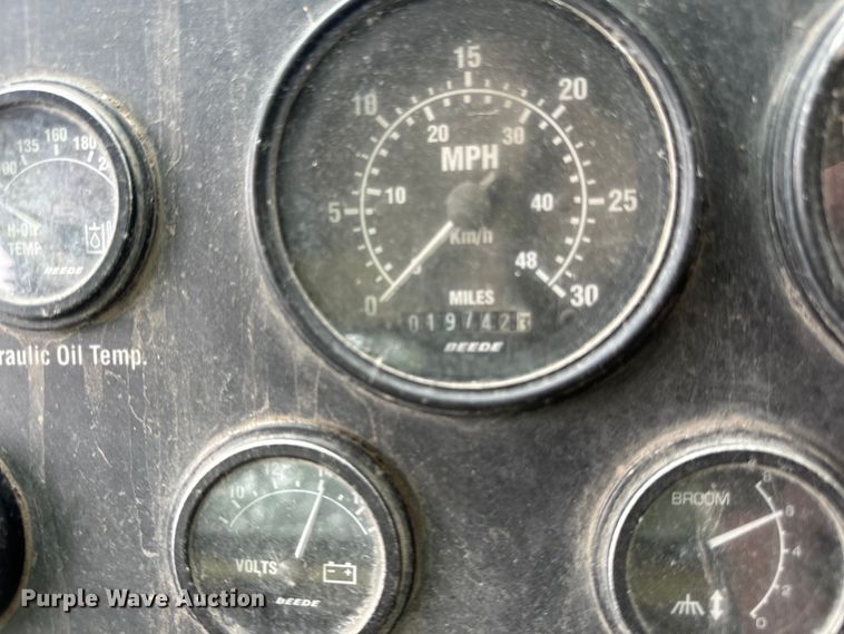 image for item DP8422 2004 Elgin  Pellican Series P street sweeper 