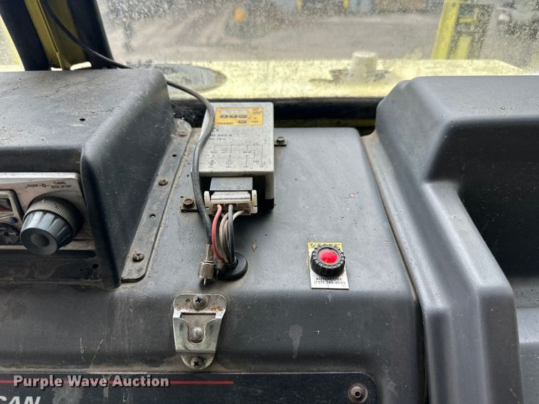 image for item DP8422 2004 Elgin  Pellican Series P street sweeper 