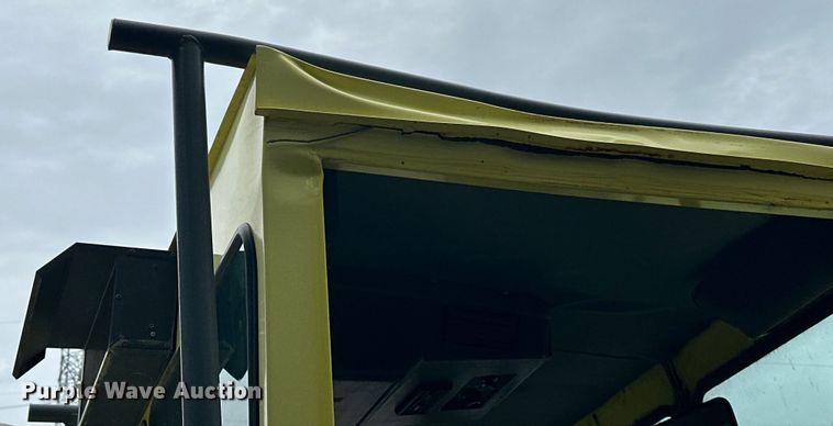 image for item DP8422 2004 Elgin  Pellican Series P street sweeper 