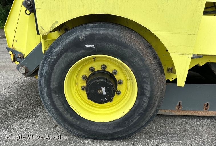 image for item DP8422 2004 Elgin  Pellican Series P street sweeper 