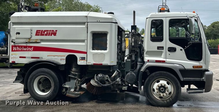 image for item DP8423 2009 GMC T7500 street sweeper truck