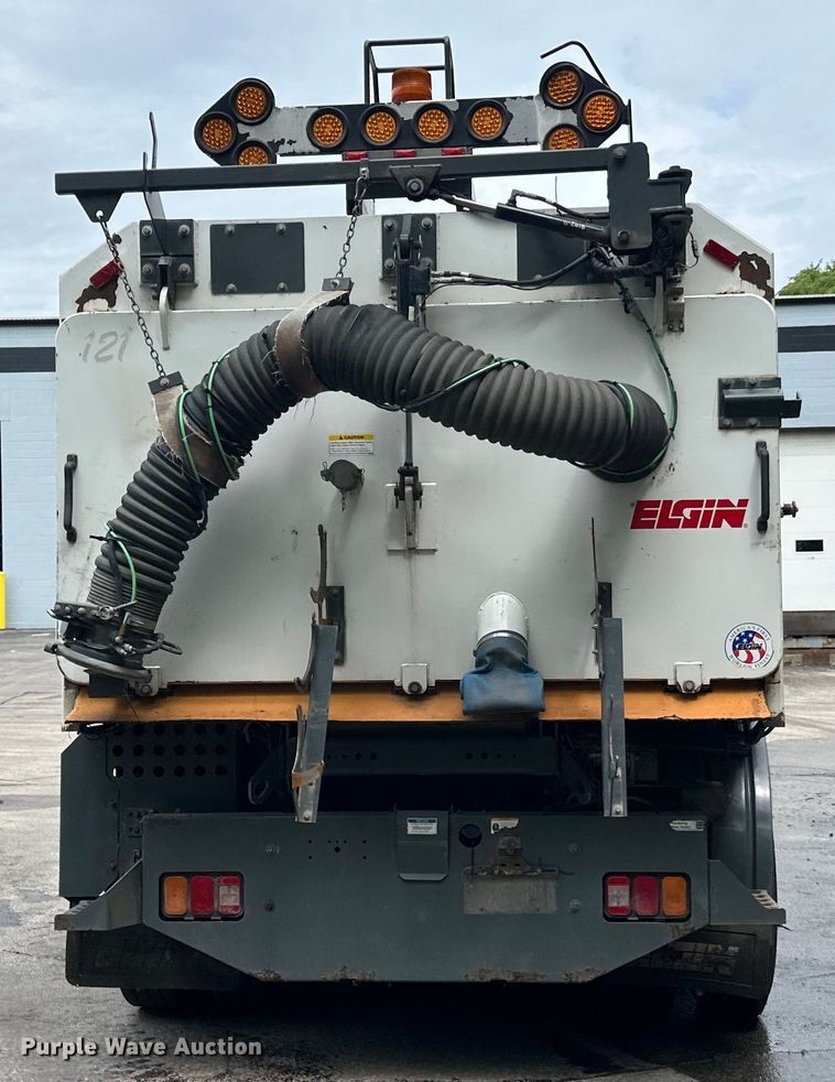 image for item DP8423 2009 GMC T7500 street sweeper truck