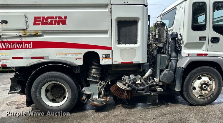 image for item DP8423 2009 GMC T7500 street sweeper truck