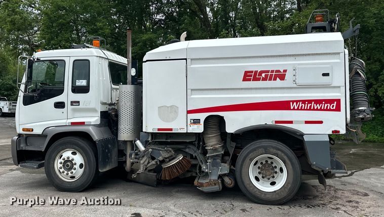 image for item DP8423 2009 GMC T7500 street sweeper truck