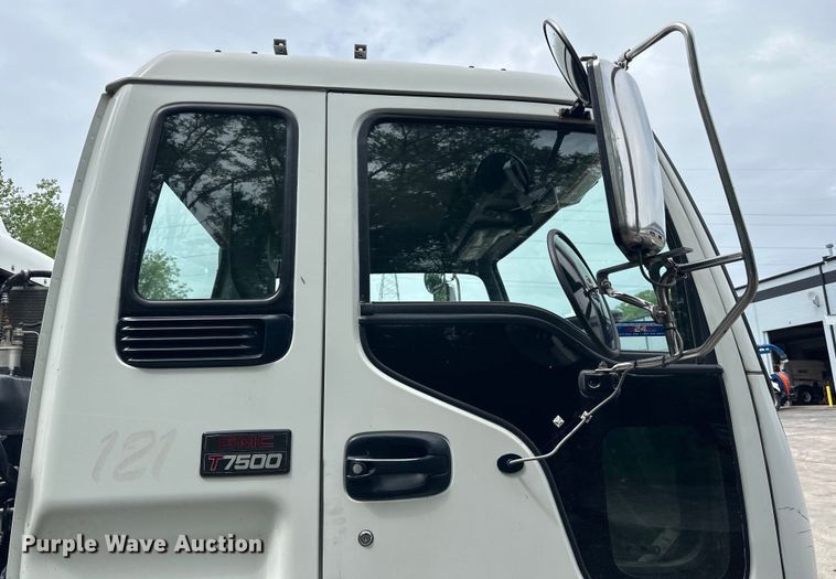 image for item DP8423 2009 GMC T7500 street sweeper truck