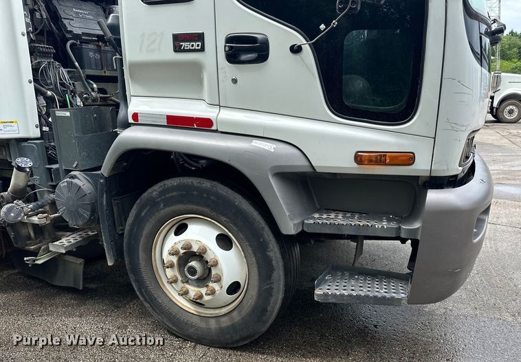 image for item DP8423 2009 GMC T7500 street sweeper truck