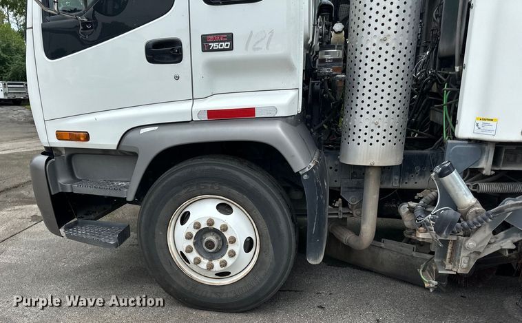 image for item DP8423 2009 GMC T7500 street sweeper truck