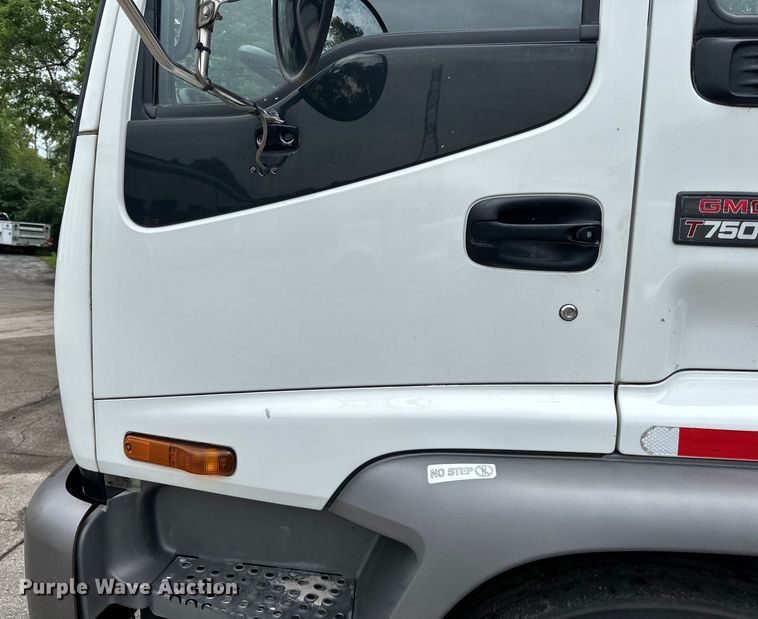 image for item DP8423 2009 GMC T7500 street sweeper truck