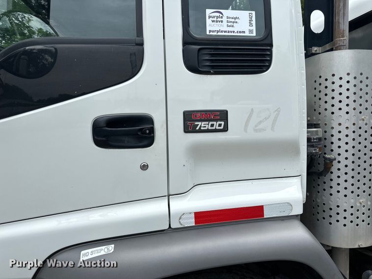 image for item DP8423 2009 GMC T7500 street sweeper truck