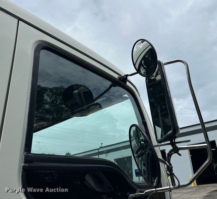 image for item DP8423 2009 GMC T7500 street sweeper truck