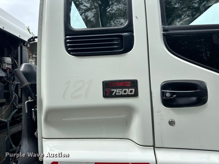 image for item DP8423 2009 GMC T7500 street sweeper truck