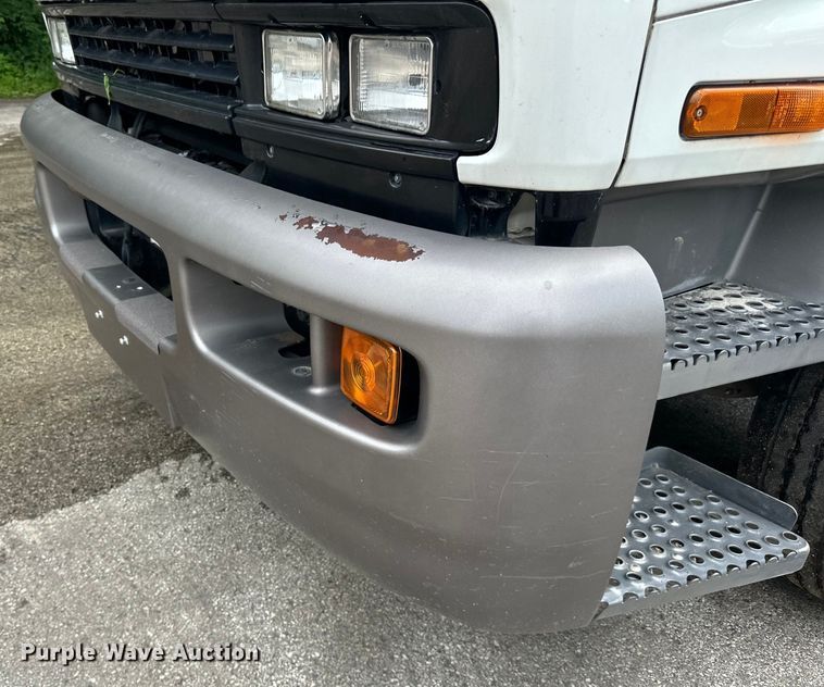 image for item DP8423 2009 GMC T7500 street sweeper truck