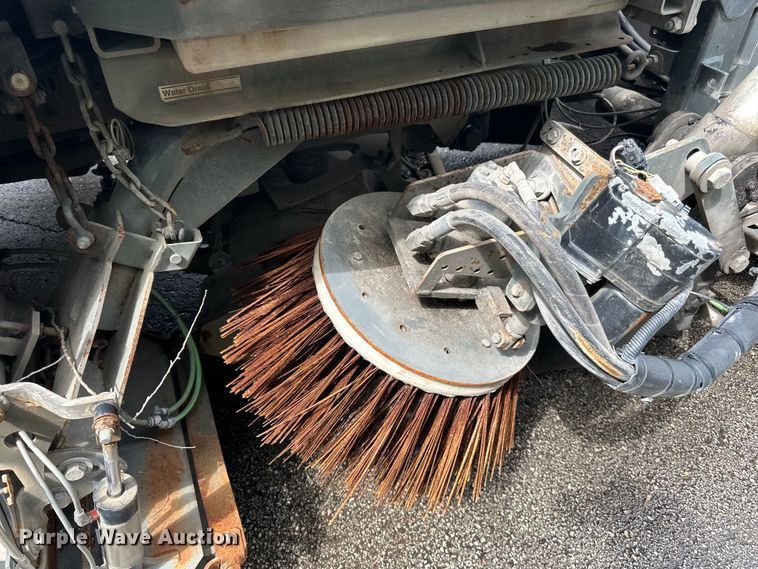 image for item DP8423 2009 GMC T7500 street sweeper truck