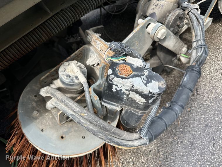 image for item DP8423 2009 GMC T7500 street sweeper truck