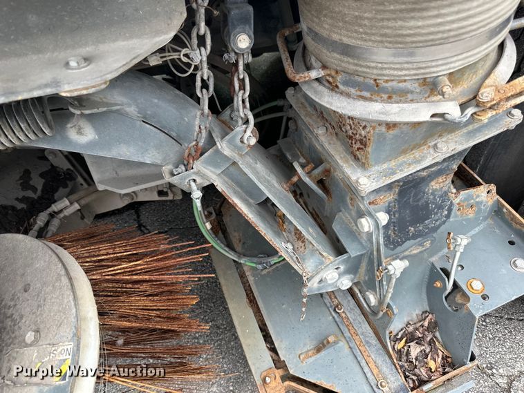 image for item DP8423 2009 GMC T7500 street sweeper truck