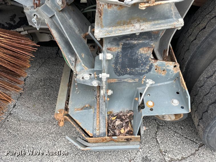 image for item DP8423 2009 GMC T7500 street sweeper truck