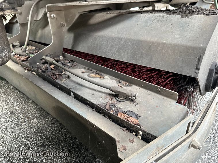 image for item DP8423 2009 GMC T7500 street sweeper truck