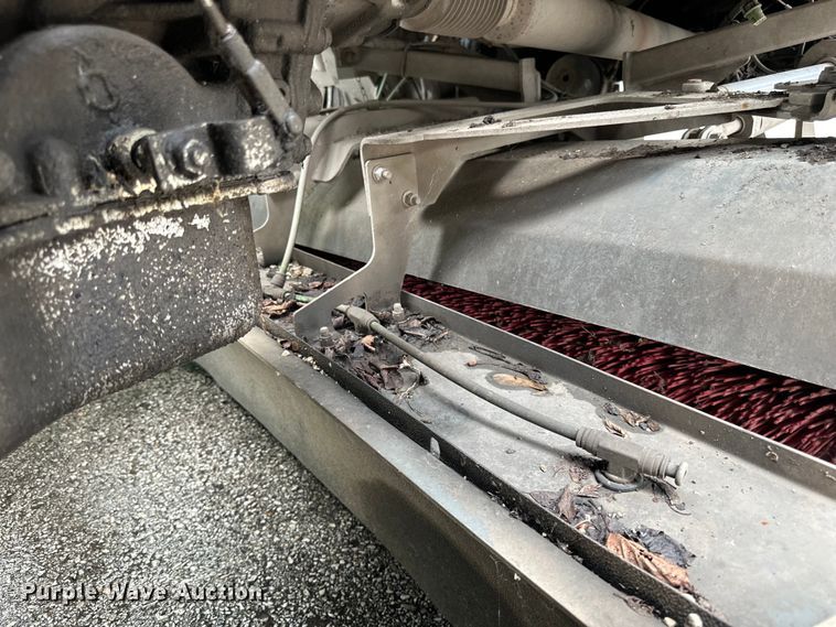 image for item DP8423 2009 GMC T7500 street sweeper truck