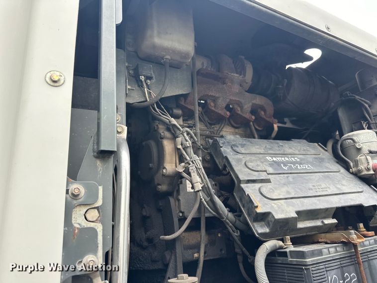 image for item DP8423 2009 GMC T7500 street sweeper truck