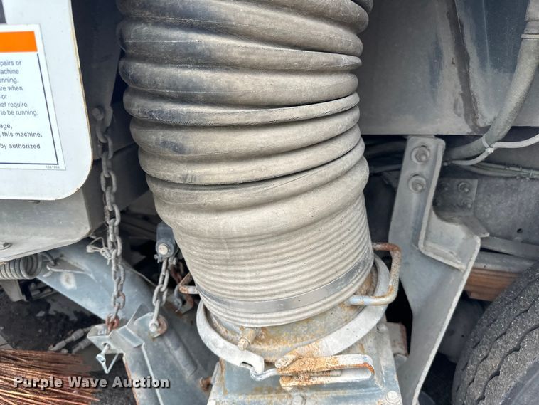 image for item DP8423 2009 GMC T7500 street sweeper truck