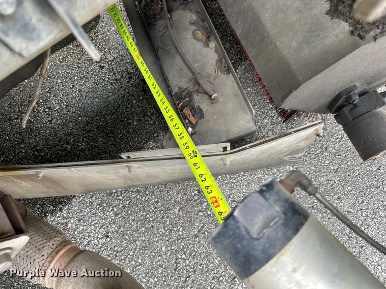 image for item DP8423 2009 GMC T7500 street sweeper truck