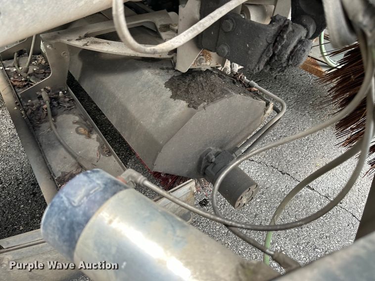 image for item DP8423 2009 GMC T7500 street sweeper truck