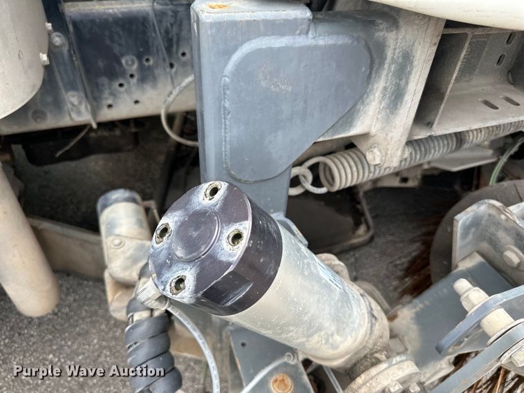 image for item DP8423 2009 GMC T7500 street sweeper truck