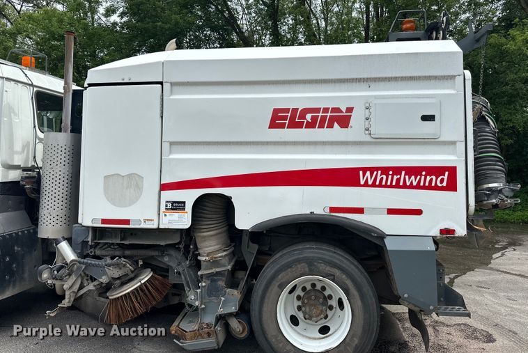 image for item DP8423 2009 GMC T7500 street sweeper truck