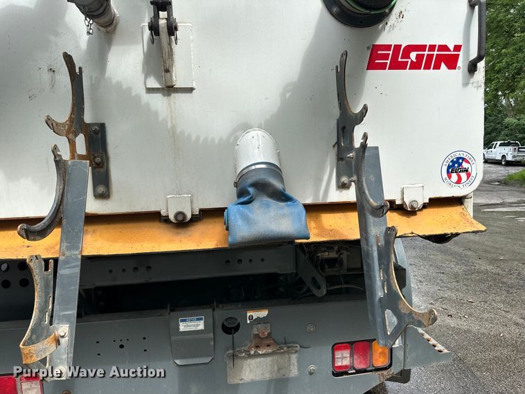 image for item DP8423 2009 GMC T7500 street sweeper truck